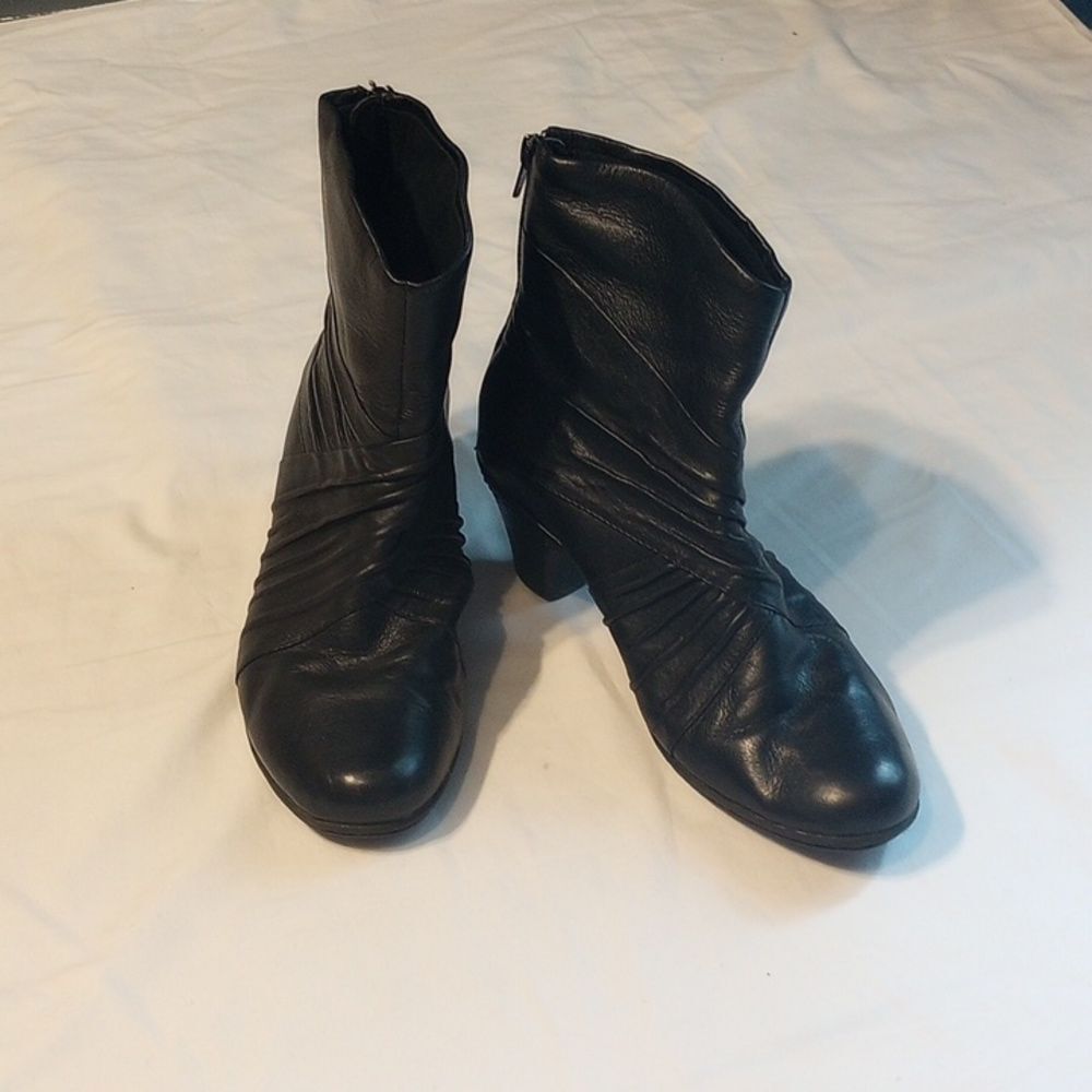 Cobb Hill Black Leather Heeled Boots